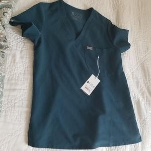 Figs Catarina One Pocket top